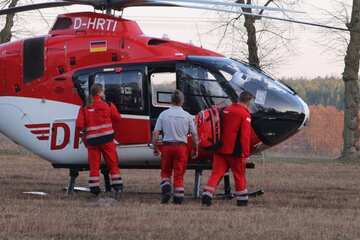 Rettungsheli im Einsatz: Angler will Feuer löschen - und stürzt in die Flammen