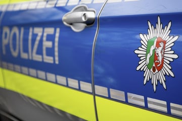 Er soll Verwandte gezielt mit seinem Audi angefahren haben: 20-Jähriger stellt sich bei der Polizei