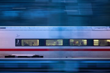 Großeinsatz in Augsburg: Verdächtiger mit Sturmhaube im ICE festgenommen