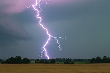 Unfälle, umgestürzte Bäume, kaputte Stromleitung: Unwetter sorgt für Chaos in Thüringen