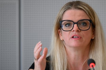 Steigende Zahl von Hautkrebs-Todesfällen in Sachsen: Kritik an Kürzungen