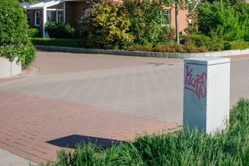 Suff-Fahrer kracht in Stromkasten: Wohngebiet plötzlich ohne Strom