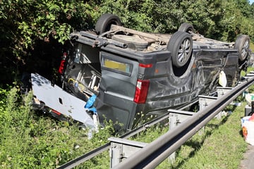 Unfall A3: Opel und Kleinbus überschlagen sich nach Crash auf A3: Sieben Verletzte!