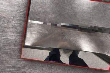 Köln: Als Polizei entdeckt, mit welchem Gegenstand Mann ausreisen will, werden sofort Ermittlungen eingeleitet