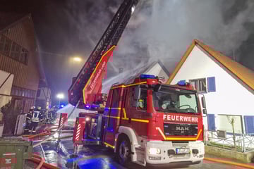 Fachwerkhaus in Flammen: Familie kann sich noch retten
