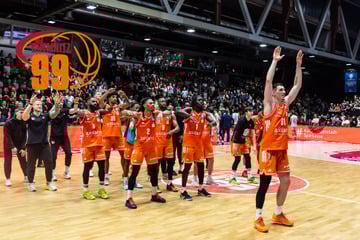 "Die ganze Halle ist am Feiern": Niners stoppen im Prestigeduell die lange Pleitenserie