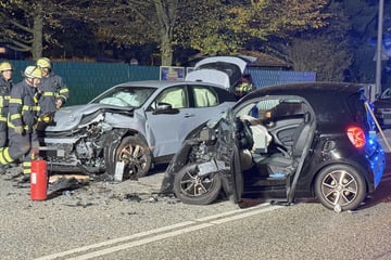 Auto kracht in Gegenverkehr! Sieben Verletzte, zwei schweben in Lebensgefahr