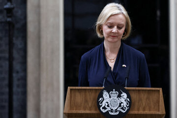 Liz Truss resigns as British prime minister and sets a humiliating record