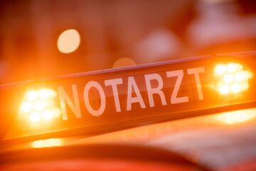 Tödlicher Unfall: Frau überrollt Ehemann beim Ausparken