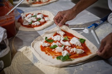 Razzia beim "Pizza-König": Über 40 Beamte nehmen 56-Jährigen hoch!