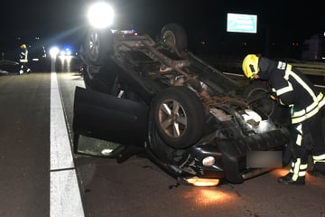 Unfall A14: Unfall auf der A14: Toyota kommt von Fahrbahn ab und überschlägt sich
