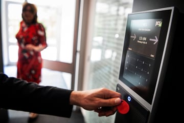 Pilotprojekt in Sachsen: Stechuhr fürs Lehrerzimmer?