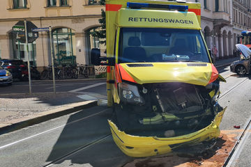 Rettungswagen im Einsatz: Schwerer Unfall im Westen von Leipzig!