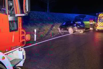 Unfall A38: Skoda kommt von A38-Auffahrt ab und verunglückt: War der Regen schuld?