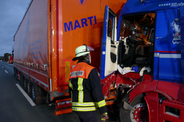 Unfall A3: Lkw-Crash legt A3 bei Köln lahm - ein Detail verhindert wohl Schlimmeres