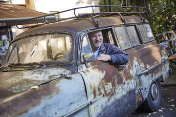 Berlin: Waschen verboten: Deutschlands kuriosester Oldtimer tuckert durch Berlin