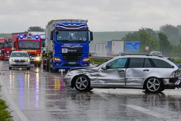 Unfall A14: Unfall-Chaos auf Sachsens Autobahnen nimmt kein Ende: Langer Stau nach Crash auf A14