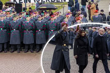 Dresden: Mit Pauken und Protest: Hunderte neue Offiziere verabschiedet