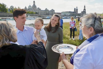 Dresden: Gottes Segen direkt aus der Elbe