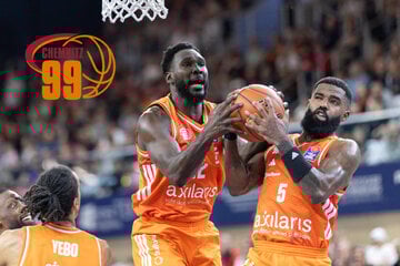 Niners Chemnitz feiern Zittersieg beim Lieblings-Gegner Rostock!