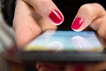 Frau datet über mehrere Jahre hinweg "Popstar": Dann folgt die böse Überraschung