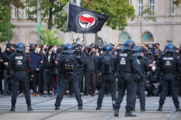 Demo-Montag in Leipzig: "Antifaschismus ist kein Verbrechen"-Aufzug in der Innenstadt