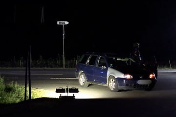 Dunkel gekleidet und ohne Licht: 13-Jähriger wird von Golf erfasst und schwer verletzt