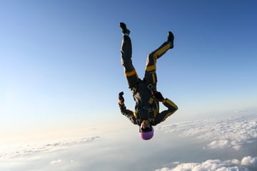 Unfassbar: Der höchste Sprung ohne Fallschirm - Und er wurde überlebt!