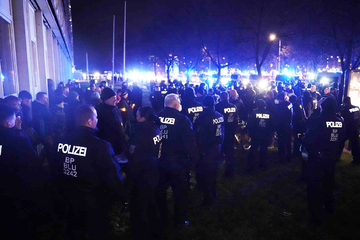 Dresden: Riesige Anti-Corona-Demo in Dresden: Eskalation in der Innenstadt
