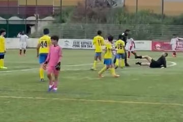 Gewalt-Eklat bei Junioren-Kick: Trainer streckt Schiri mit Kopfstoß nieder