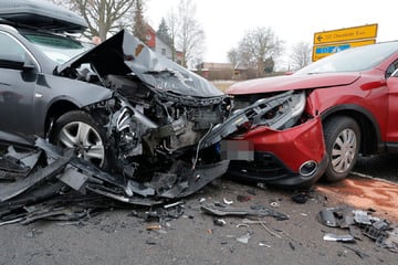 Frontalcrash auf Bundesstraße in Sachsen