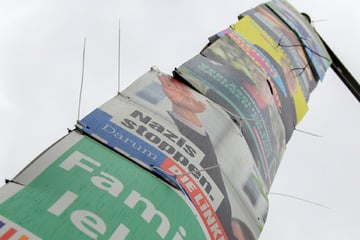 CDU-Plakate aufgehängt: Autofahrer attackiert Wahlhelfer
