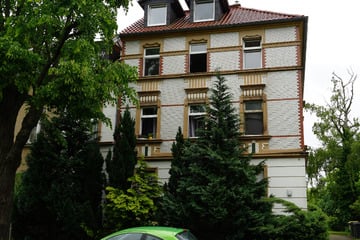 Leipzig: 38-Jähriger bei Wohnungsbrand in Leipzig schwer verletzt: Feuerwehr rettet ihn aus Flammen