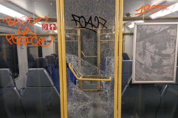 Fußballfans randalieren auf Heimreise im Zug: 8000 Euro Schaden!