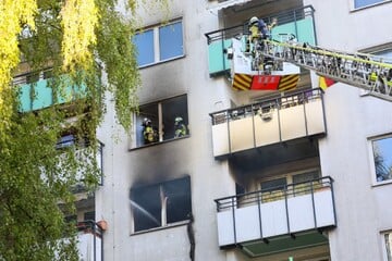 Großeinsatz in Solingen: Feuerwehr rettet zehn Menschen aus brennendem Hochhaus