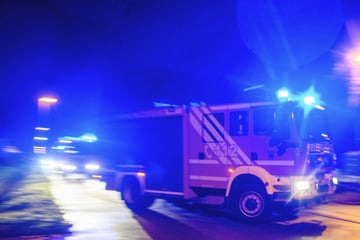 Feuer in Mehrfamilienhaus: Für einen Bewohner kommt jede Hilfe zu spät