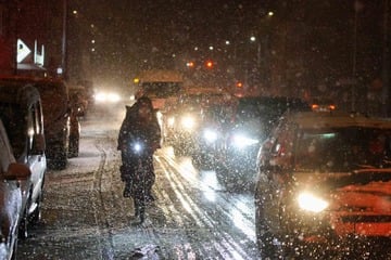 Leipzig: Plötzlicher Wintereinbruch: Leipzig unter Schneedecke begraben