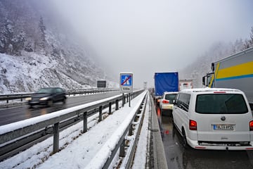Unfall A4: A4 in Richtung Köln dicht: Lkw sorgt für kilometerlangen Stau