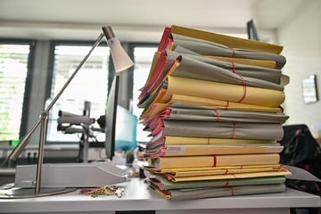 Dramatische Zahlen: Aktenberg bei der Justiz stapelt sich