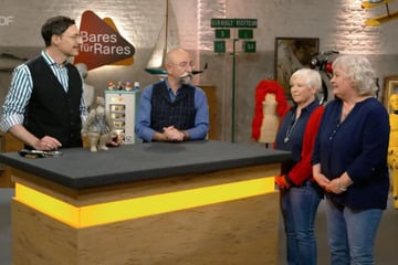 Bares für Rares: Überraschung bei "Bares für Rares": Ulrike kauft Figur für 50 Euro, das ist sie wirklich wert
