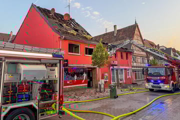 Zwei Häuser brennen aus: Immenser Sachschaden bei Karlsruhe