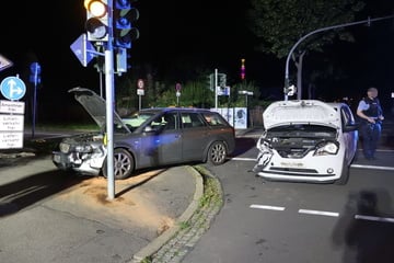 Kreuzungs-Crash in Chemnitz: Zwei Verletzte
