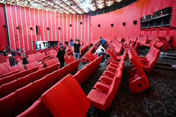 Dresden: Anstehen für die alten Sitze: Rundkino verkauft seine Sessel