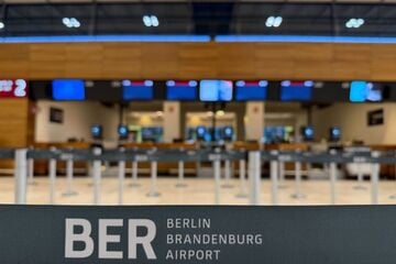 Berlin: Brutale Attacke am BER: Fluggast prügelt Mitarbeiter krankenhausreif