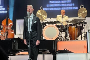 Konzertkritik zu Max Raabe in Berlin: Die Kunst, eine Hummel zu streicheln