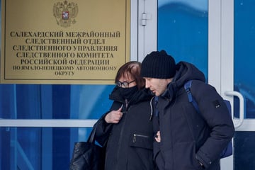 Alexei Navalny's body handed over to his mother, spokesperson says