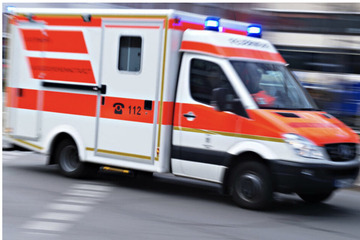 Frontal in den Gegenverkehr geraten: Zwei Schwerverletzte bei Unfall in Sachsen-Anhalt