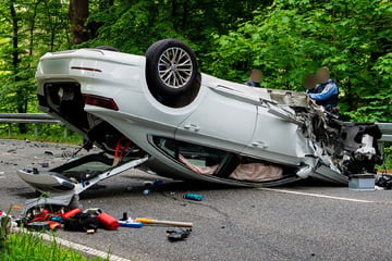 Zwei teils schwer Verletzte bei Frontalcrash in Wiesbaden