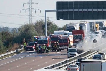 Audi and Opel in flames: A9 closed for several hours after crash!