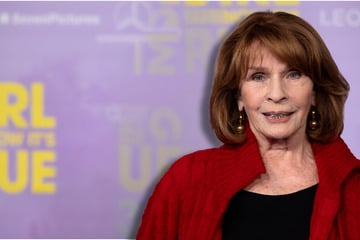 "Habe sehr gezittert": So ernst war Senta Bergers Zustand nach ihrem Bühnensturz